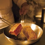 熊本県の伝統和牛「あか牛」を塊で焼き上げる『あか牛の旨塩焼き』