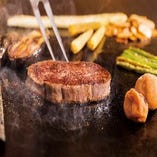 シェフが目の前でお肉を焼きあげます！