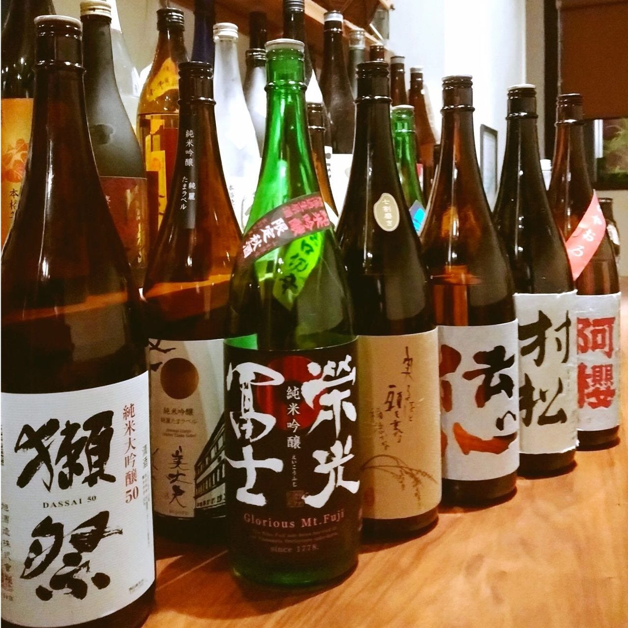 日本酒は仕入れの状況により銘柄が変わります。