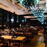 ガラス張りの店内は開放感バツグン！