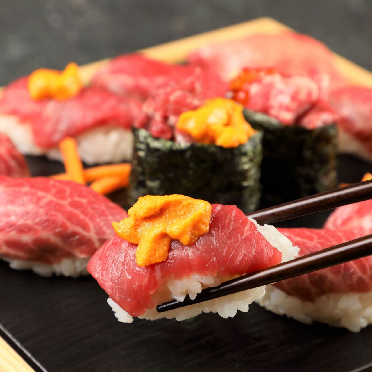 種類豊富な肉×寿司が絶品♪お酒に合う創作料理満載！