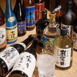 【厳選された美酒】
料理と良く合う日本酒や焼酎がずらり