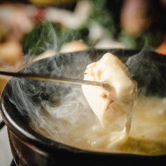 浦和のチーズ料理専門店 ｖｏｌｅｎｔｅ 048 ヴォランティ 自慢の食材 スイス産グリュイエールチーズとエメンタールチーズ ぐるなび