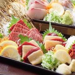 《新鮮！馬刺し三点盛り》 贅沢な一品！！大人気！！