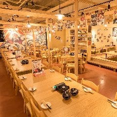 テーブル席・カウンター席・半個室席を各種ご用意してます♪