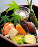 京都でとれる四季折々の彩りを
料理に映し出した季節の京料理