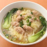 海老ワンタン麺です、大人気！