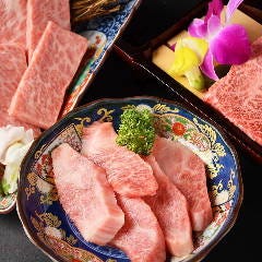 お肉とワインは相性抜群。焼肉と一緒にお楽しみください。