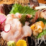 朝獲れ活イカ、浜茹で毛蟹など北海道各地から直送される新鮮魚介の数々を心行くまでご堪能ください！