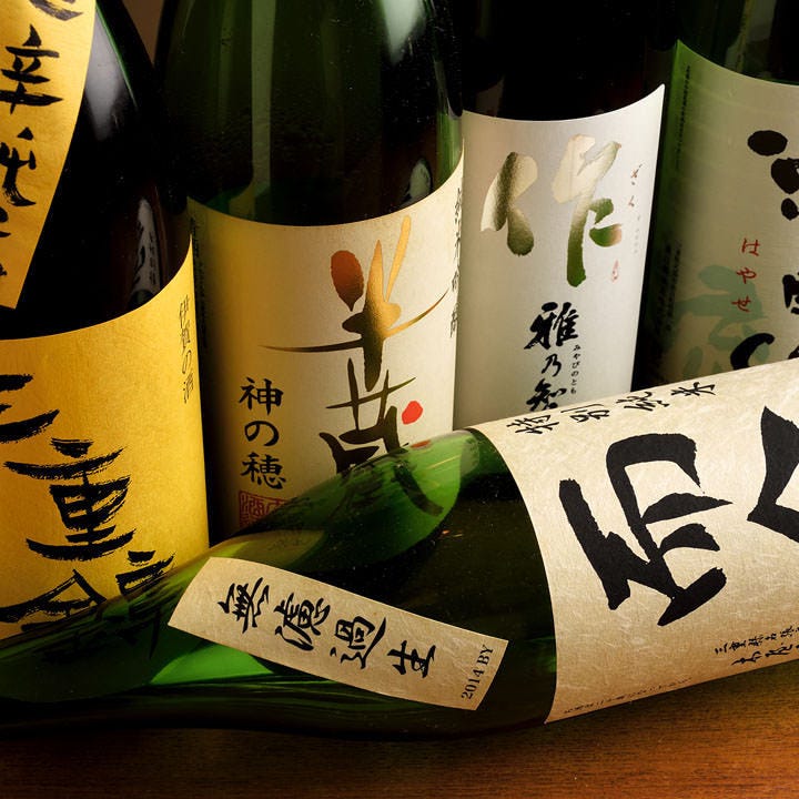 三重県内各地の蔵元から厳選した自慢の地酒。利き酒セットも