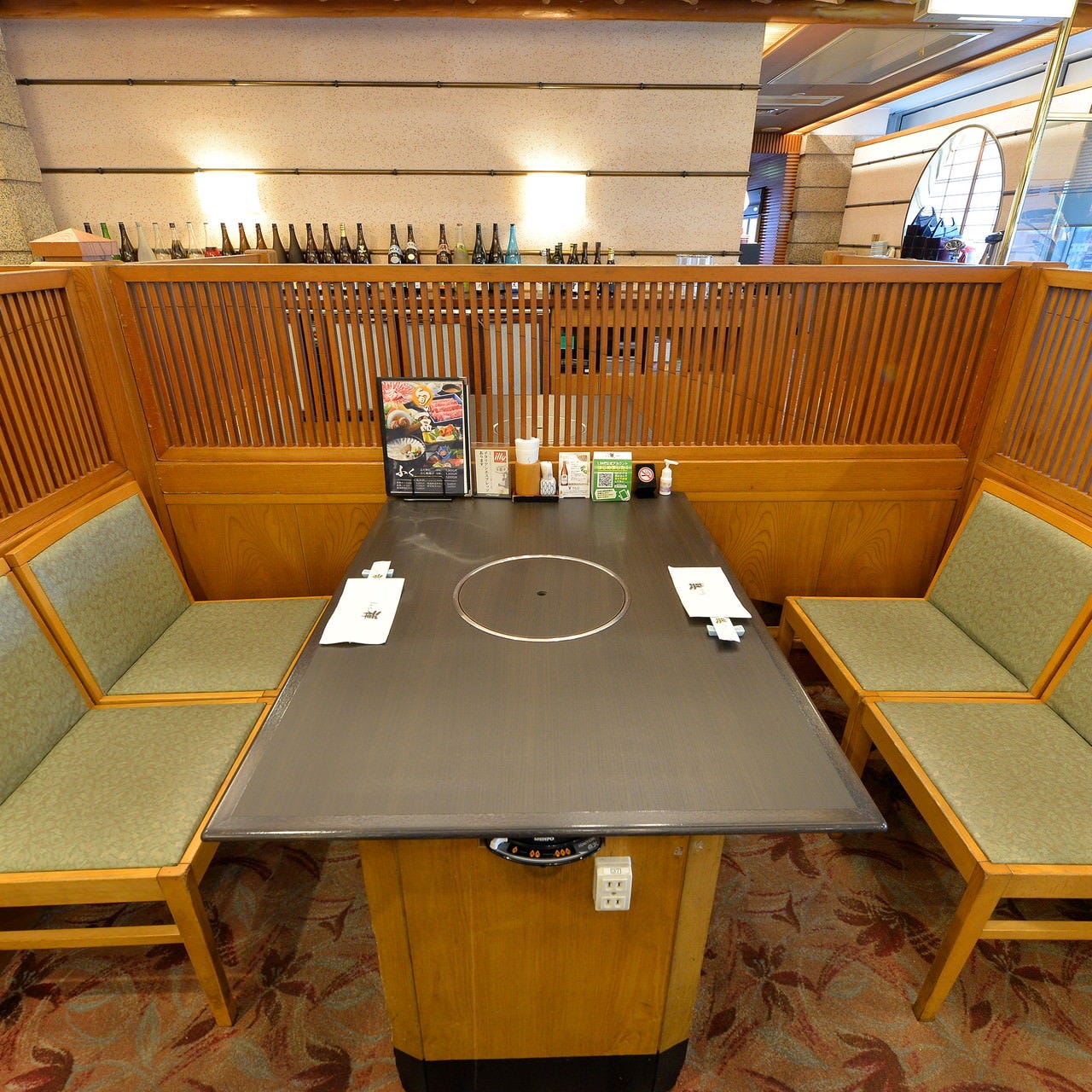仕切りがあり、周囲を気にせずゆったりお過ごしいただけます。 しゃぶしゃぶ すき焼きしゃぶ禅 小倉店_仕切りがあり、周囲を気にせずゆったりお過ごしいただけます。