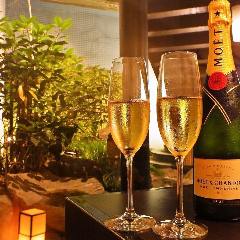 しゃぶしゃぶ すき焼きしゃぶ禅 小倉店_【誕生日・記念日特典】
誕生日・記念日でご利用の方に、特典としてスパークリングワインをプレゼント!各種お祝いに、当店ではケーキや花束をお持ち込みいただけます。プレゼントお預かりなど、事前にご相談ください。※詳細はクーポンをご確認ください