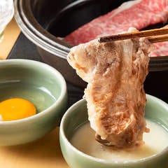 しゃぶしゃぶ すき焼きしゃぶ禅 小倉店_【すき焼きのこだわり】
すき焼きをつける際の定番である生卵には、地元福岡産の新鮮な『黄輝卵』を使用。さらに、山芋をお出汁でのばした当店隠れた名物でもある『すいとろろ』につけて楽しむのも格別です。贅沢なすき焼き食べ放題をご賞味いただけるのも、しゃぶ禅ならではです。