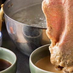しゃぶしゃぶ すき焼きしゃぶ禅 小倉店_当店自慢のしゃぶしゃぶは特製のポン酢・ごまダレにつけてお召し上がりください。