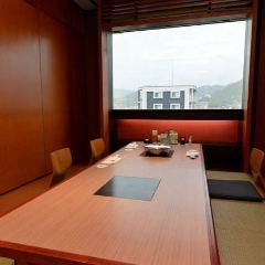 しゃぶしゃぶ すき焼きしゃぶ禅 小倉店_レール式のパーテーションで区切ることでご利用人数に合わせた個室のご用意できます。