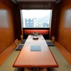 しゃぶしゃぶ すき焼きしゃぶ禅 小倉店_【お食い初めのお祝いにも】
しゃぶ禅では、お食い初めのお祝いもお手伝いいたします。生後100日を迎えたお子様に、鯛の姿焼き含むお食い初め膳もご対応いたします。他にも、七五三や還暦祝い、法要などの会食などもお手伝いいたします。詳しくは店舗までお問合せください。