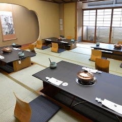 しゃぶしゃぶ すき焼きしゃぶ禅 小倉店_お座敷の雰囲気ですが、お席自体は掘りごたつの為、足をおろしてゆったりお寛ぎいただけます。