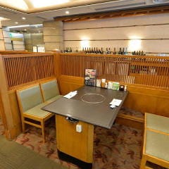 しゃぶしゃぶ すき焼きしゃぶ禅 小倉店_【テーブル席（4名様&times;10卓・6名様&times;2卓）】ご利用人数に合わせて幅広く対応可能