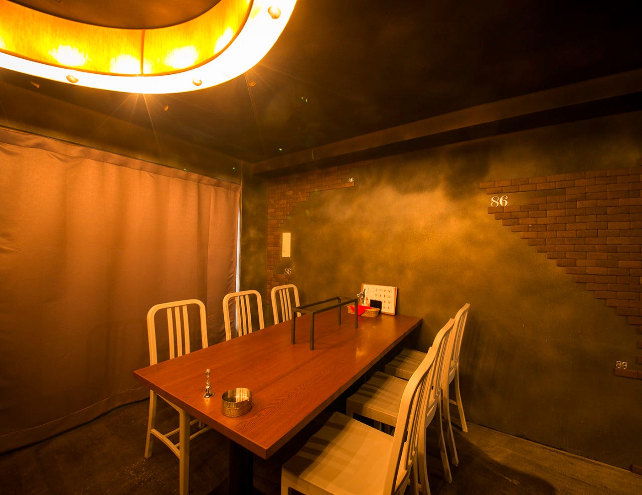 生ハムとPIZZA。86ストア_【個室】10～12名様まで利用可能！ご宴会・接待などにも最適！
