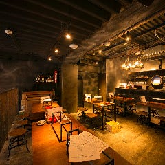 生ハムとPIZZA。86ストア_【2Fテーブル席】気心知れた仲間との集まりにもオススメ！