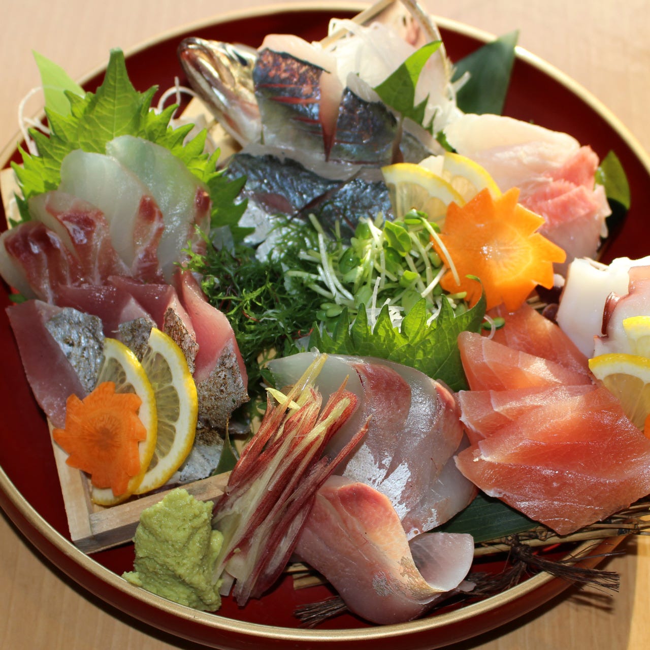 天文館エリアの居酒屋『魚人島じんべえ』の「刺身盛り合わせ」の画像