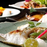 豊洲仕入れの鮮魚が味わえる宴会コースは2種類から選べます