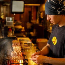 熟練職人が炭火で焼き上げる絶品焼鳥