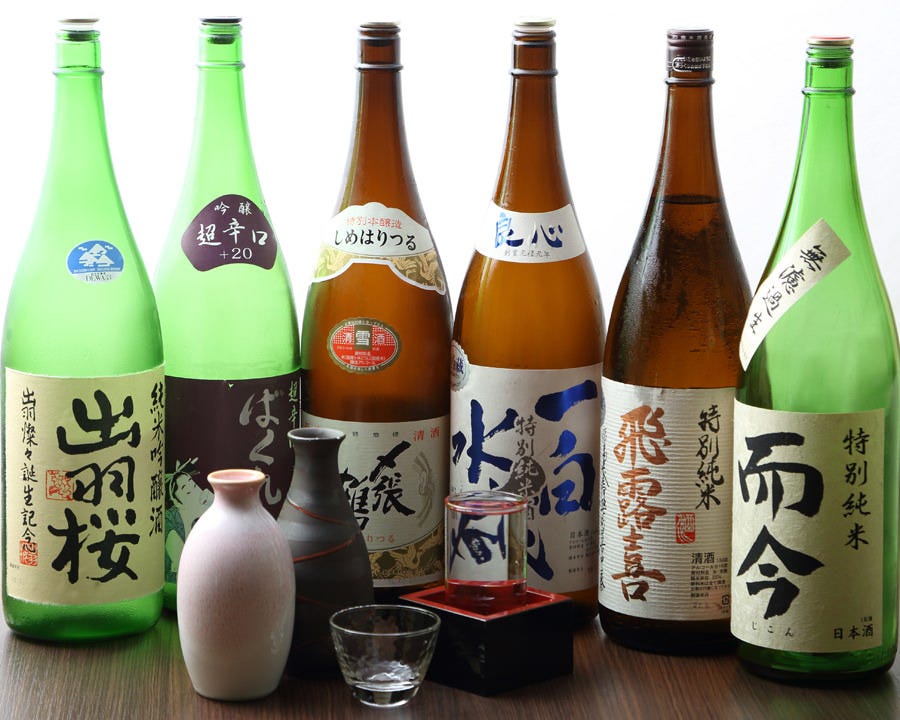 日本各地の様々なお酒
地酒10種類に焼酎は50種類！