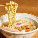 餃子大王こだわりの麺とスープ、〆に人気のラーメン