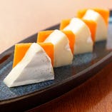 櫻島大根の味噌漬けとカマンベールチーズ