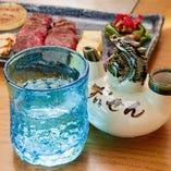 琉球グラスで味わう泡盛は格別。現地の雰囲気を満喫してください