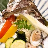 魚も野菜も楽しめる人気の『鮮魚と旬の野菜で骨蒸し』が旨い♪