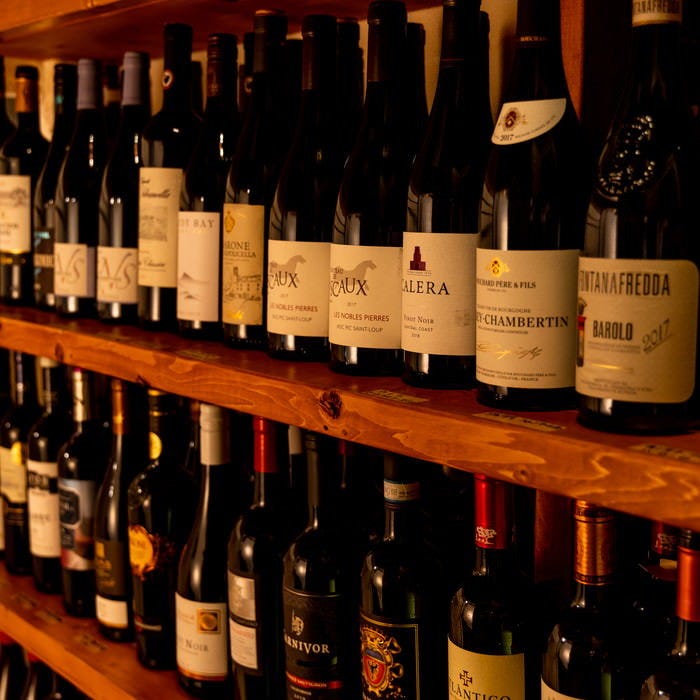世界各国のワインは常時50種以上！