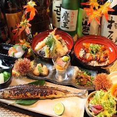 四季旬菜 いおり_【月~木限定!飲み放題コース】
平日の会社の宴会や、飲み会なら、月~木限定の飲み放題コースがおすすめです。「本日の先附」からはじまり、当店自慢の「炭火焼き」、「デザート」などを盛り込んだ全8品の充実した内容です。5,000円(税込)だから幹事さんも楽々。ぜひ、ご利用ください。