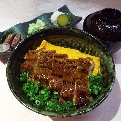 四季旬菜 いおり_【ランチメニュー】
気軽に当店のお料理を味わえるのがランチメニュー。自慢の炭火焼きと自家製タレで味わう「うな丼定食」1,500円(税込)や、「特選牛ステーキ丼定食」1,500円(税込)など多数ご用意しております。ランチタイムは禁煙で営業させていただいております。