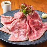 大人気のw牛のローストビーフ