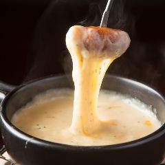 チーズたっぷり♪名物！炭火チーズフォンデュ