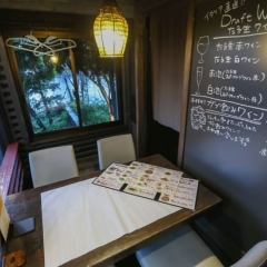 爽やかテラス席は２名～２０名様まで個室感覚でご利用いただけます