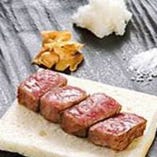 目の前で焼き上げられる宮崎牛ステーキをご賞味ください。
