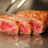 目前で焼き上げられる宮崎牛鉄板焼ステーキは格別です。