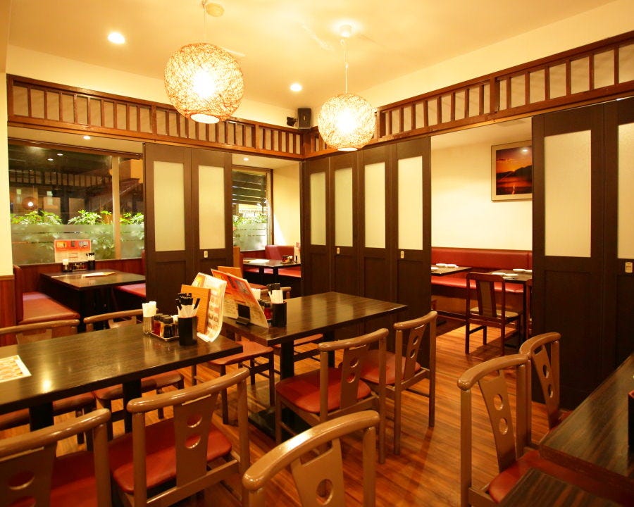 広々とした楽天王府 笹塚店の内観