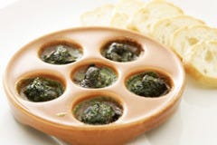 エスカルゴのにんにく香草バター焼き ワインといっしょに…
