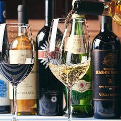 イタリア産を中心に、常時約30種の料理に合うワインを取り揃え♪