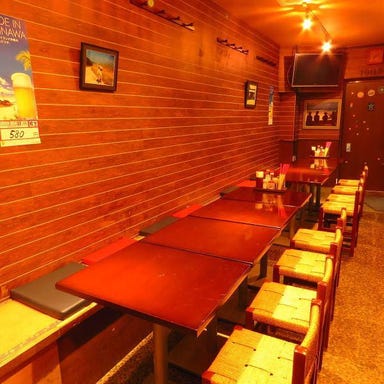 沖縄料理・島酒場がらくた  店内の画像