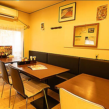 クリスタルカレー&チキンハウス_10名様~OK】仲間と気兼ねなく楽しむ店舗貸切