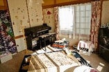 ◆8名様用の完全個室を2部屋ご用意。リビングもご自由にお使いください。