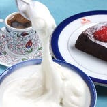 ドンドルマ（dondurma)
トルコののびるアイス