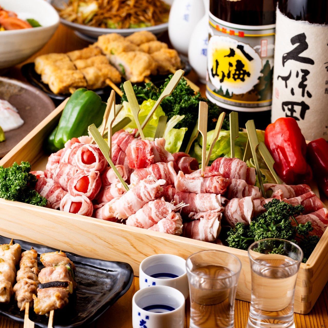 3時間飲み放題に加え、自慢の備長炭火焼鳥が食べ放題となるコース