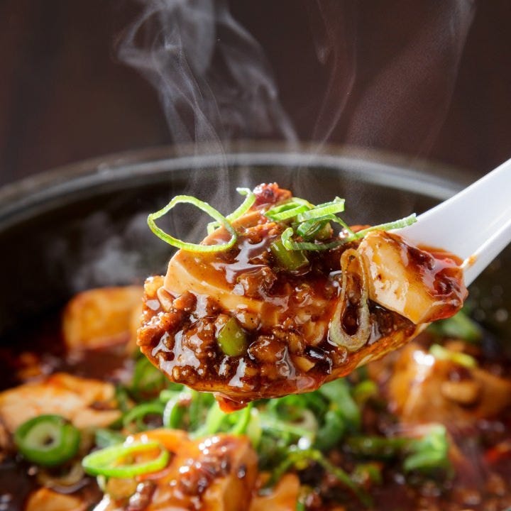 刺激的な本格派の味が自慢の劉麻婆豆腐は土鍋でご提供いたします