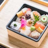 人気の「手まり寿司」はテイクアウトも可能。2日目までに要予約